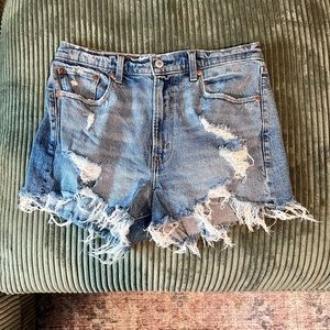 Abercrombie & Fitch Women’s High Rise Mom Shorts; Size 28/6